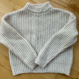H & M sweater